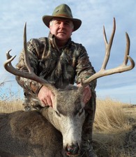 Mule deer hunting in Montana with a hunting guide. Redbone Outfitting is an experienced Montana Hunting and Outfitting business. 